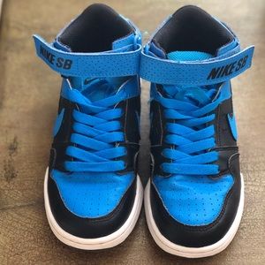 Nike SB tennis shoes boys